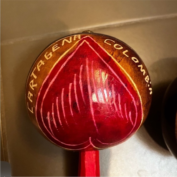 VINTAGE Maracas artisan wood from Cartagena Columbia collectible costume red EUC - Picture 3 of 8